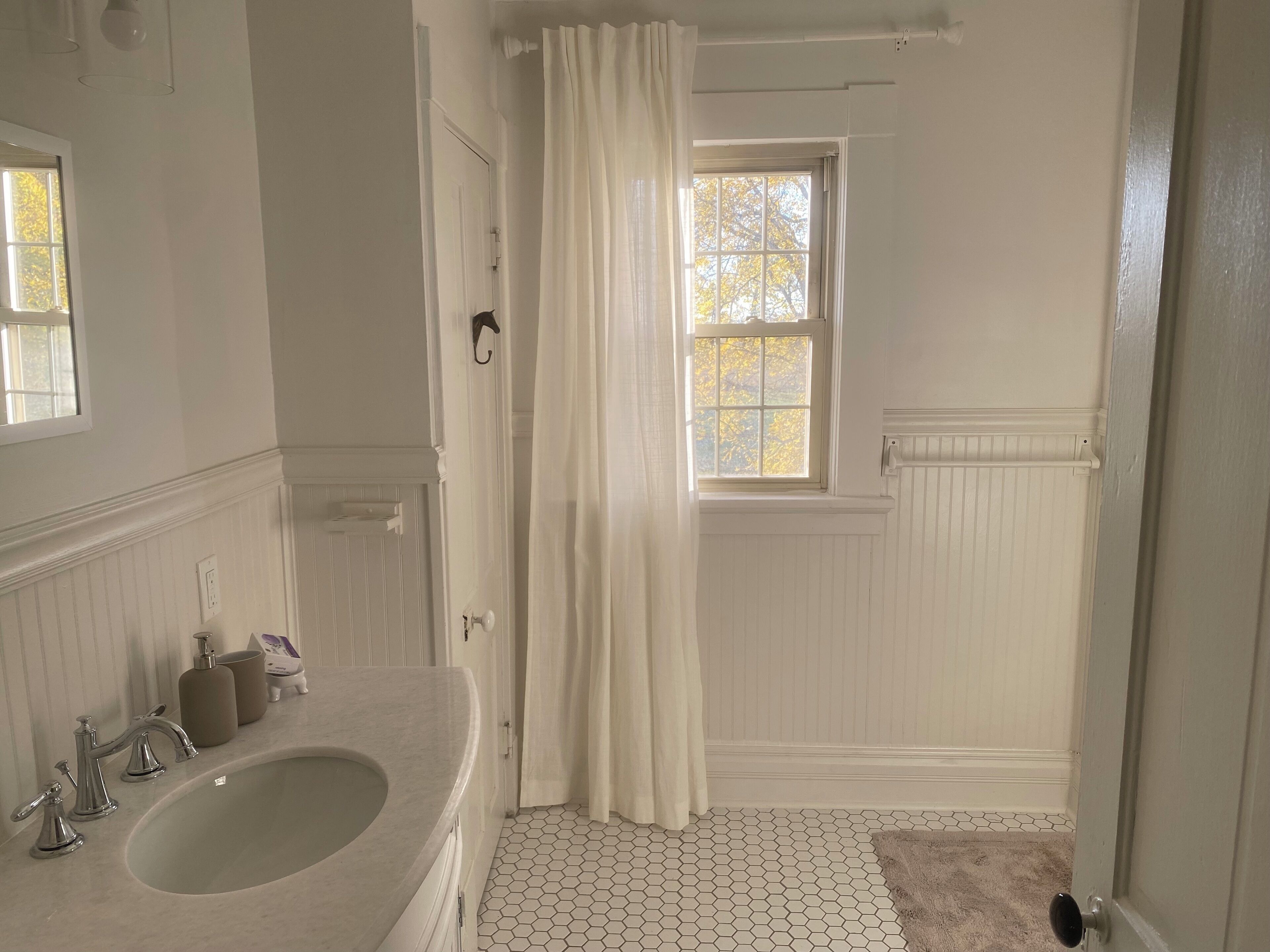 Hårføner, håndklær, såpe og toalettpapir