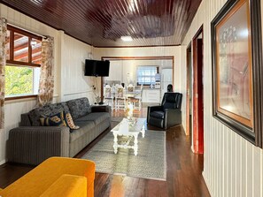 TV - Casa Aconchegante na Lagoa de Ibiraquera - IMB003 (Imbituba)