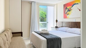 3 bedrooms, iron/ironing board, internet, bed sheets