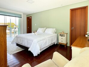 4 habitaciones, tabla de planchar con plancha, internet y ropa de cama 