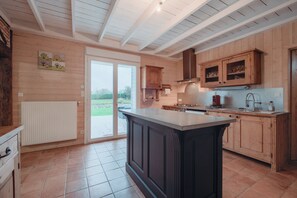 冰箱、微波炉、烤箱、炉灶