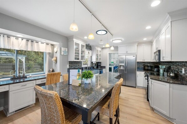 Micro-ondes, four, plaque de cuisson, lave-vaisselle