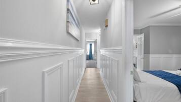 4 habitaciones, tabla de planchar con plancha, wifi y ropa de cama