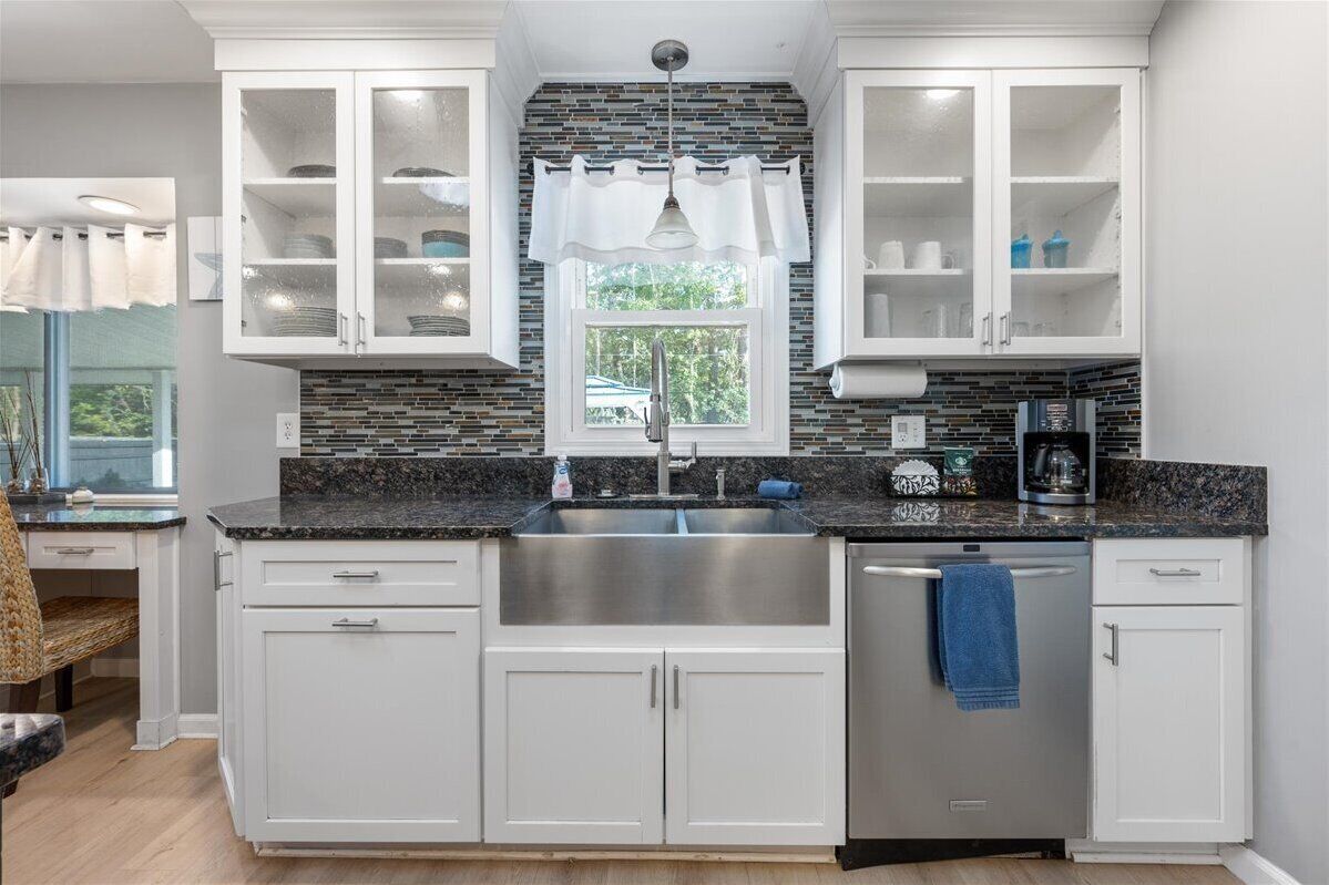 Microondas, horno, parrilla de estufa y lavavajillas 