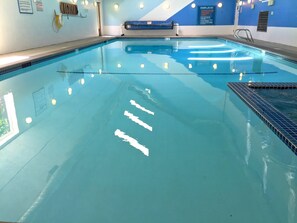 Una piscina techada, una piscina climatizada