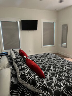 3 bedrooms, desk, free WiFi, bed sheets