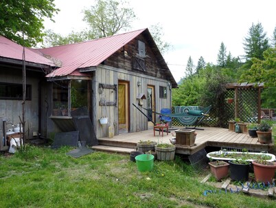 Spacious 5-bedroom house in peaceful Winlaw with WiFi