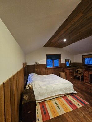 5 bedrooms, iron/ironing board, WiFi, bed sheets