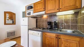 A compact kitchen with wooden cabinets, a microwave, a coffee maker, and a dishwasher. - Apartment for 4 to 6 people in Albiez-Montrond (Albiez-Montrond)