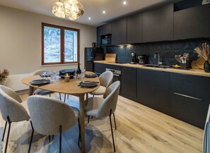 Dining - ☆☆☆ Legendary ski & cycling – 4 to 6 guest getaway (Orelle)