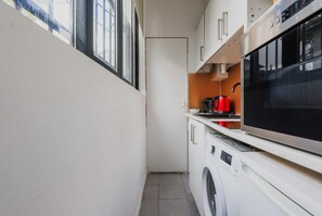 Fridge, stovetop, coffee/tea maker, toaster