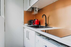 Fridge, stovetop, coffee/tea maker, toaster