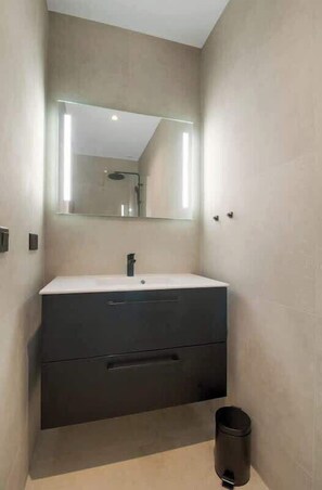 Chuveiro, secador de cabelo