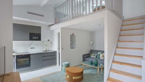 Living area - Spacious apartment near the Arc de Triomphe (Paris)