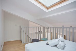 1 habitación, tabla de planchar con plancha, wifi y ropa de cama