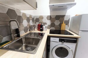 Fridge, microwave, stovetop, coffee/tea maker