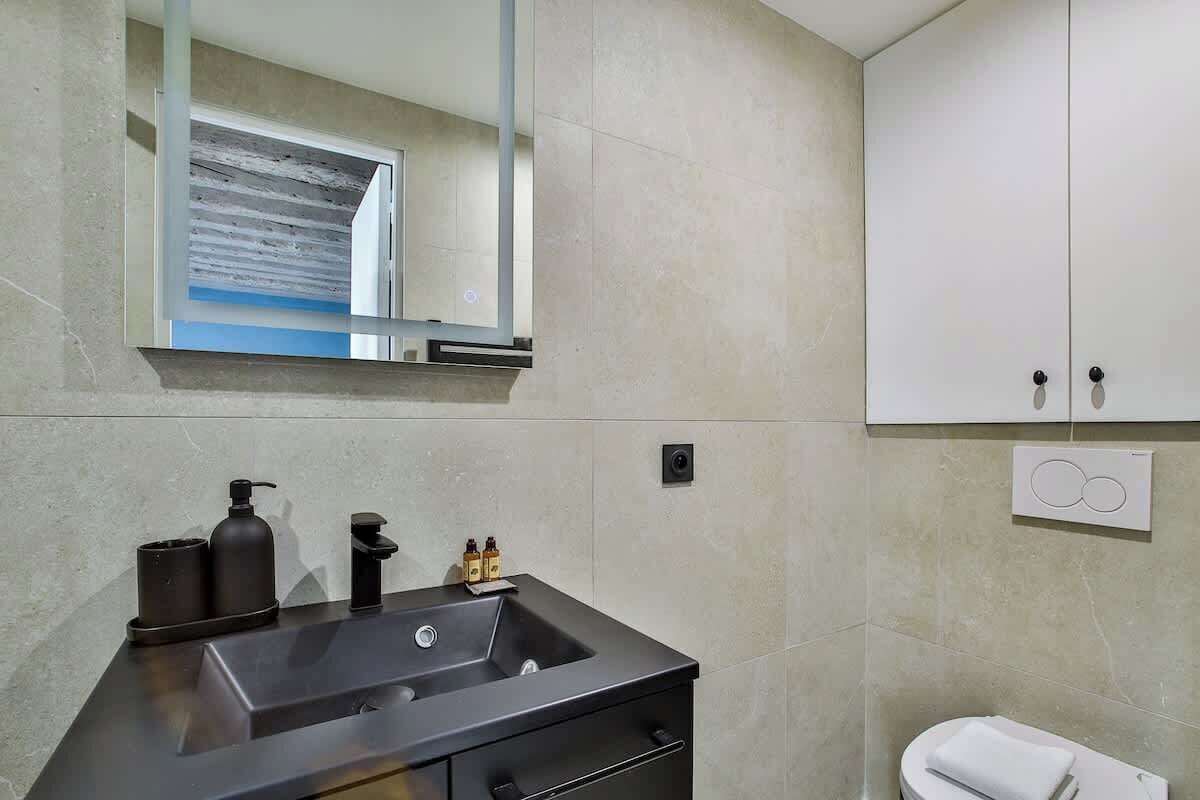 Suihku, hiustenkuivaaja