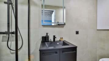 Shower, hair dryer, shampoo