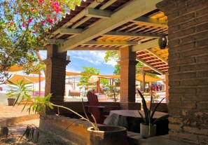 Suite estudio superior, vistas al mar | Zona de estar