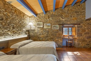 3 bedrooms, free WiFi, bed sheets - Country House 'Cisquet' with Mountain View, Shared Pool and Wi-Fi (Santa Maria De Besora)