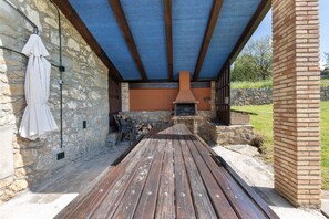 Terrace/patio - Country House 'Cisquet' with Mountain View, Shared Pool and Wi-Fi (Santa Maria De Besora)