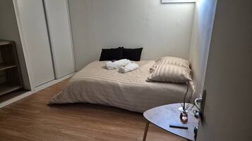 3 quartos, ferros/tábuas de passar roupa, Wi-Fi de cortesia