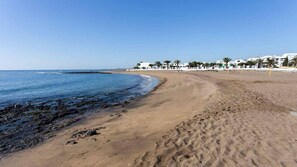 Beach - Casa León | Apartment in Lanzarote - Spain (Playa Honda)