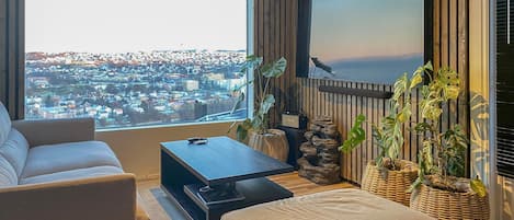 Een smart-tv en een open haard