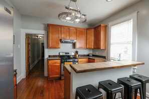 冰箱、微波炉、烤箱、炉灶