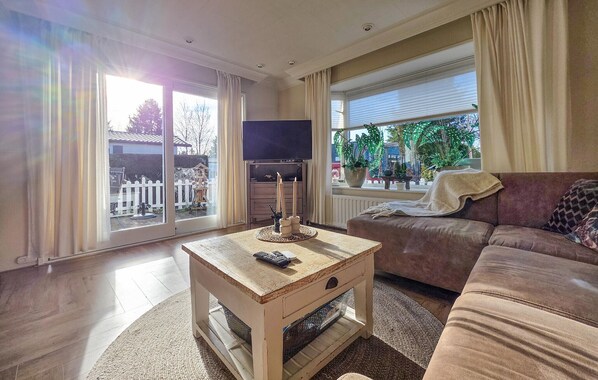 TV - Nice chalet in Putten (Putten)