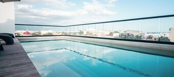 B10 Distinctive Hotel