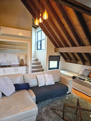 Smart TV, fireplace - Meltwater Chalet (Dinner Plain)