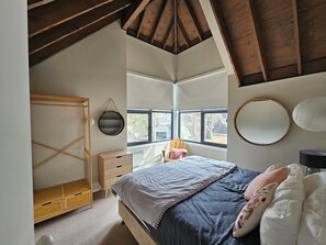 3 bedrooms, WiFi, bed sheets - Meltwater Chalet (Dinner Plain)