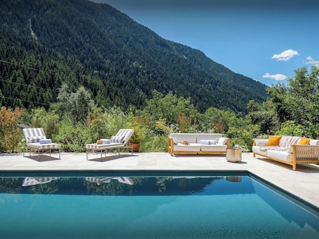 A heated pool. Chalet Wonderland - Amazing chalet for 13 with summer pool - OVO Network