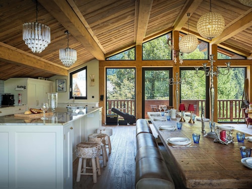 Chalet Wonderland - Amazing chalet for 13 with summer pool - OVO Network