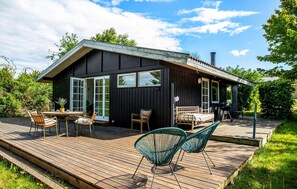 Outdoor dining - 3 bedroom nice home in Dronningmølle (Dronningmølle)