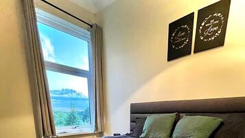 3 chambres, fer et planche à repasser, lit parapluie, Wi-Fi gratuit