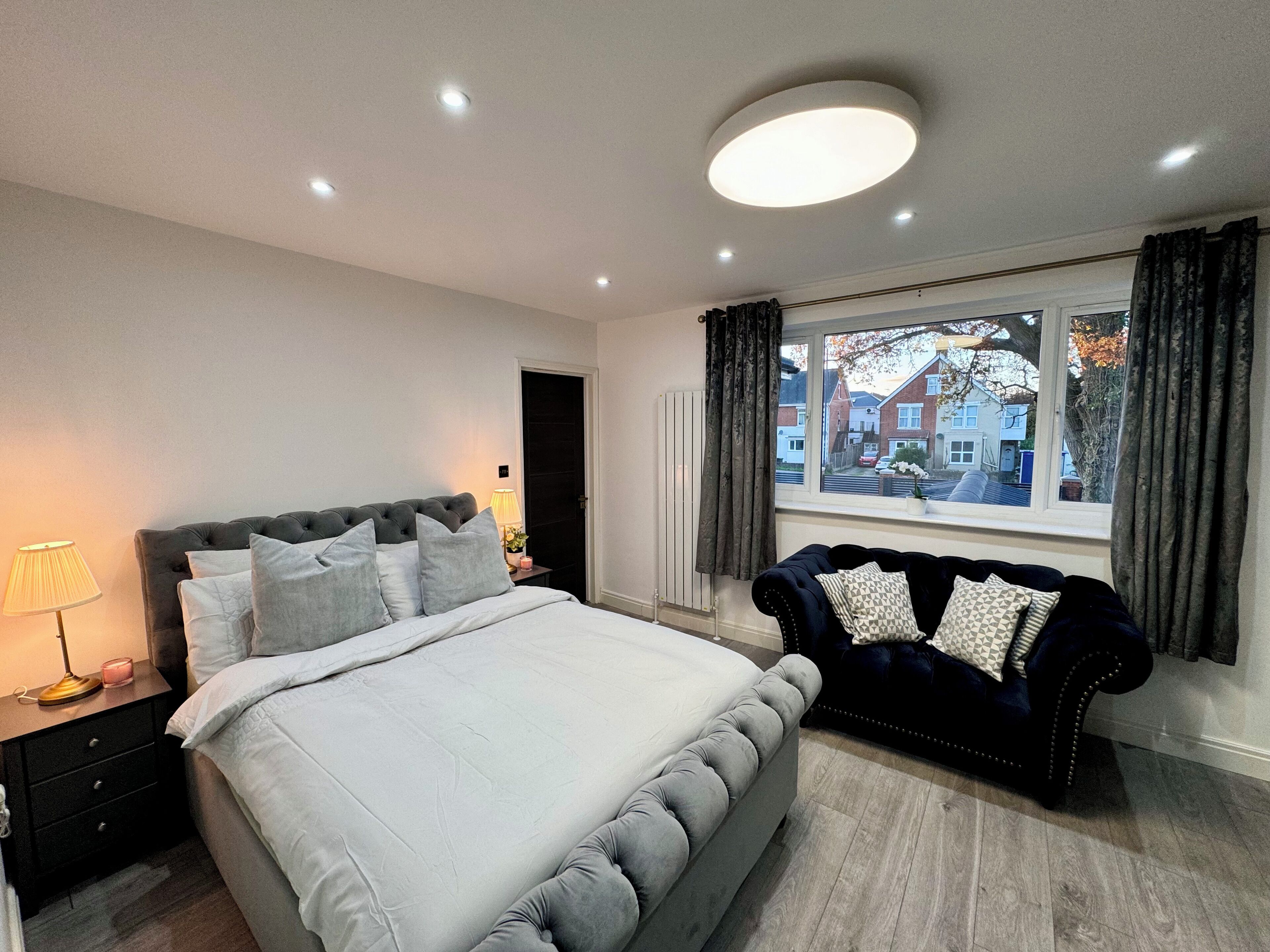 6 habitaciones, tabla de planchar con plancha, wifi y ropa de cama 