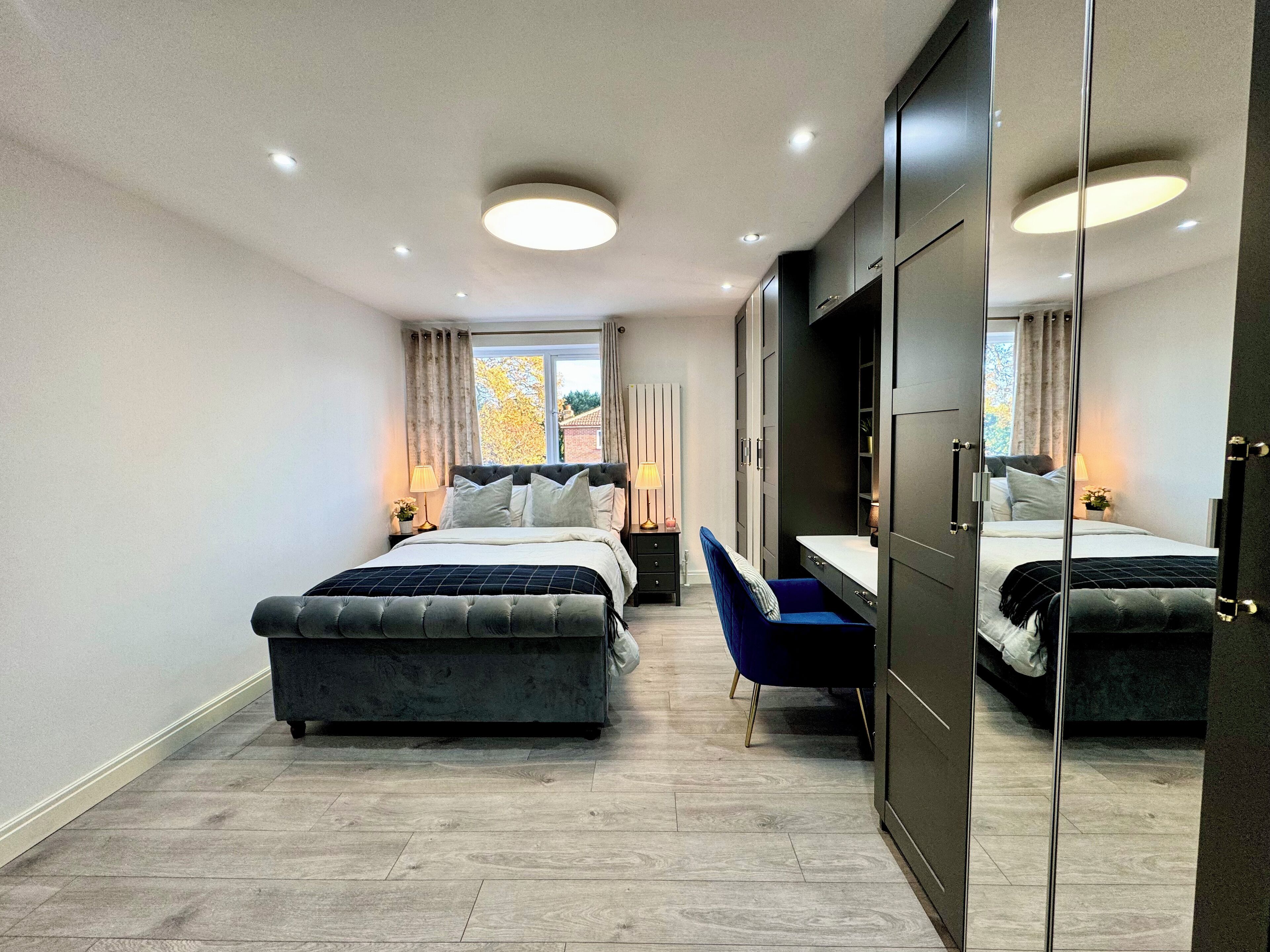 6 bedrooms, iron/ironing board, WiFi, bed sheets