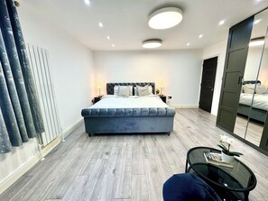 6 bedrooms, iron/ironing board, WiFi, bed sheets