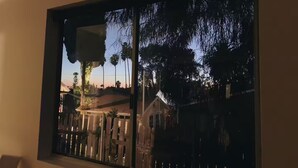 Interior - Charming back house in walkable Los Feliz

 (Los Angeles)