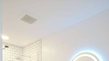 Dusche, Haartrockner, Bidet, Handtücher