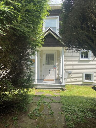 Eagles Mere lakefront 6-bedroom 3-bath cottage