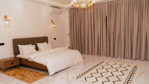 4 chambres, fer et planche à repasser, Wi-Fi, draps fournis