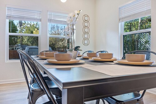 Urban Delight 4br/3ba Near City Center