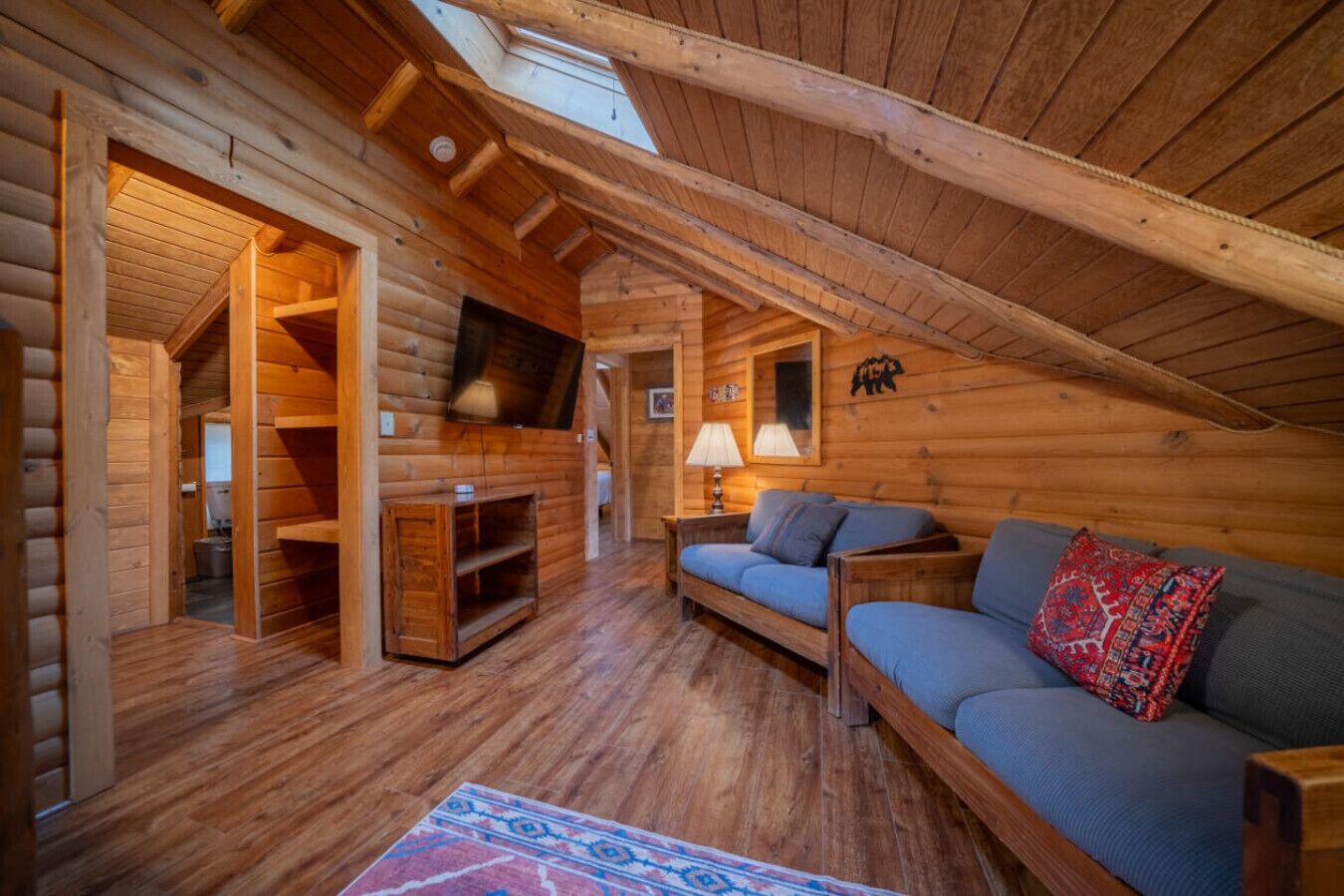 电视、壁炉、桌上足球、书