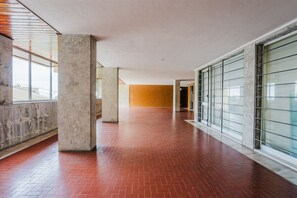 Interior - Blueground | Oeiras, pool & AC, nr palace (Oeiras)