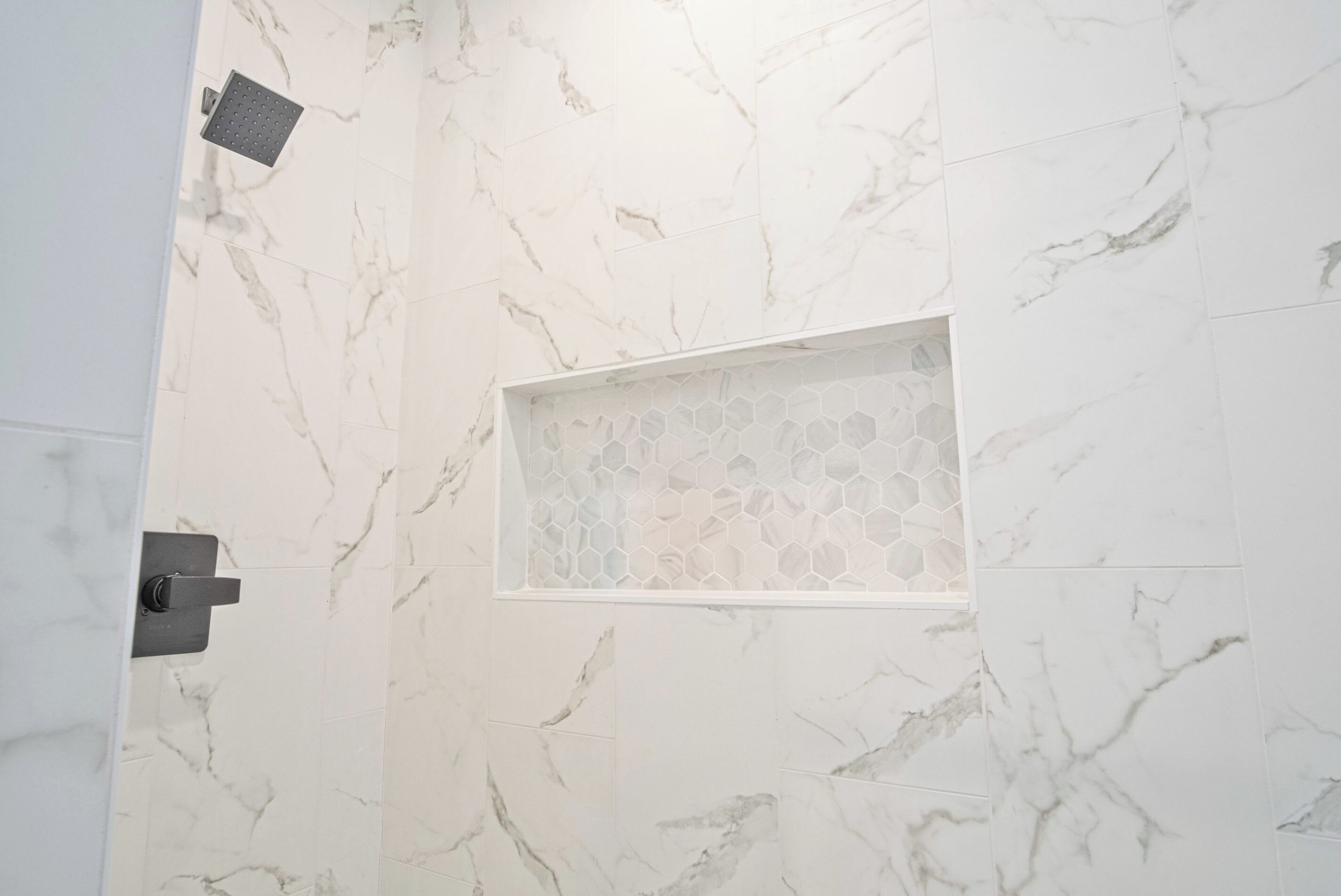 House (4 Bedrooms) | Bathroom | Combined shower/bathtub, towels, shampoo
