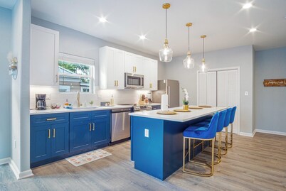 Lovely & Charming 4br/2.5ba Near Downtown's Prime