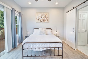 House (4 Bedrooms) - Lovely & Charming 4br/2.5ba Near Downtown's Prime (San Antonio)
